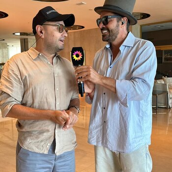 Matías Alé haciendo móviles desde