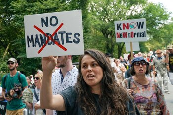 Protesta de grupos antivacunas en