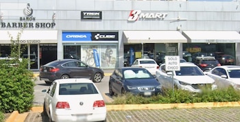 Francisaco detalló que ese día estaba comunicándose con Valería por el celular cuando acudió a la barbería que estaba a tres locales de Blosssom, la de ella, que la vió pero no la saludó, poco después le sorprendió que la mataran Foto: Maps