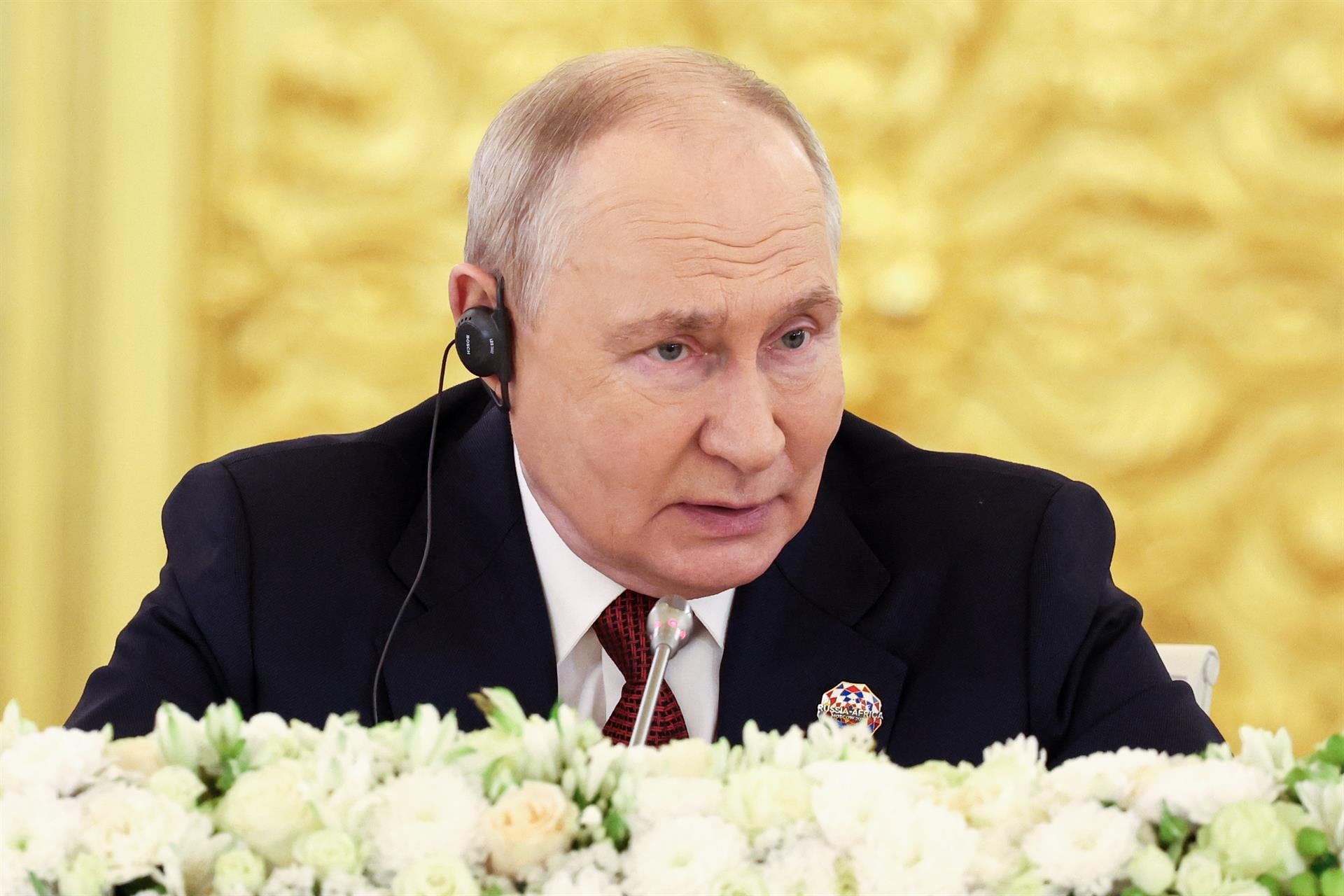 Putin acusa a Ucrania de provocar la crisis humanitaria en Oleshki al sembrar de minas los accesos a la ciudad