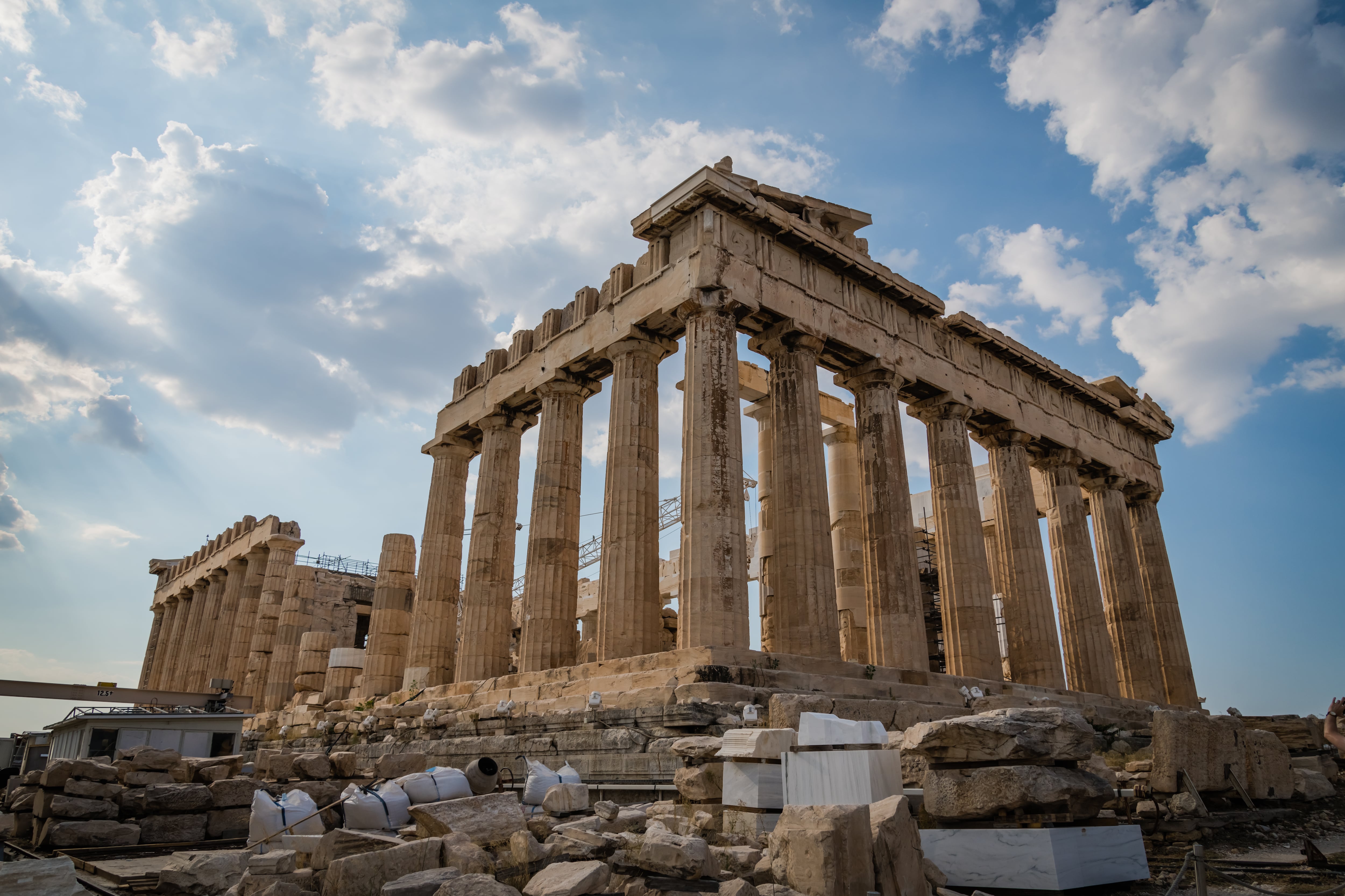 Atenas facilita los recorridos arqueológicos cuando disminuyen las temperaturas y el calor del verano deja de condicionar las visitas. (Wikimedia Commons)