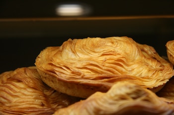 Pastel de carne murciano, una receta tradicional a base de hojaldre y masa quebrada (Wikimedia Commons)