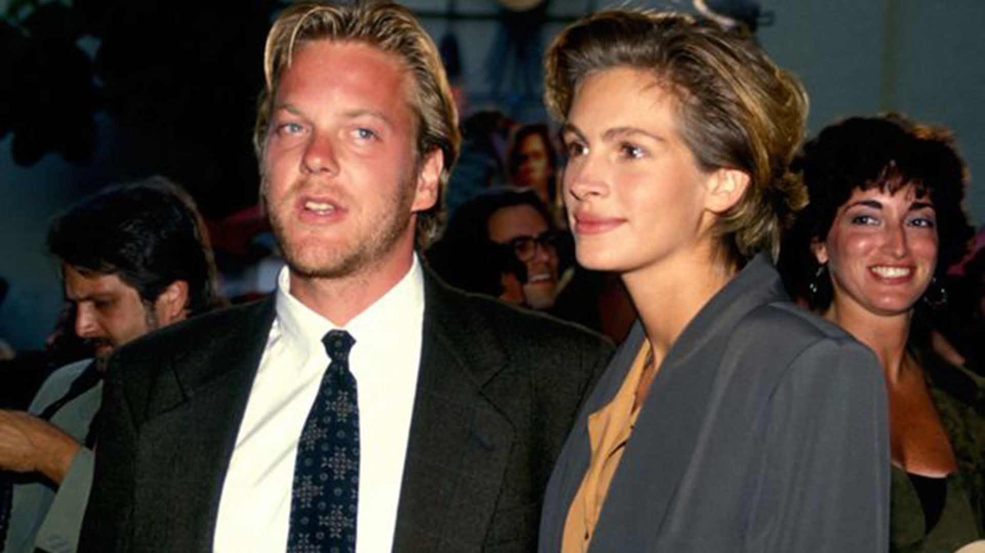 Tras el altercado, Douglas envió flores a Roberts y se disculpó con ella y con Kiefer Sutherland.