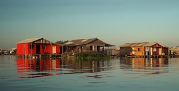 El pueblo flotante bajo el