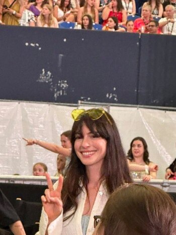 Anne Hathaway en el Eras