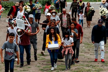 Una familia acude a un