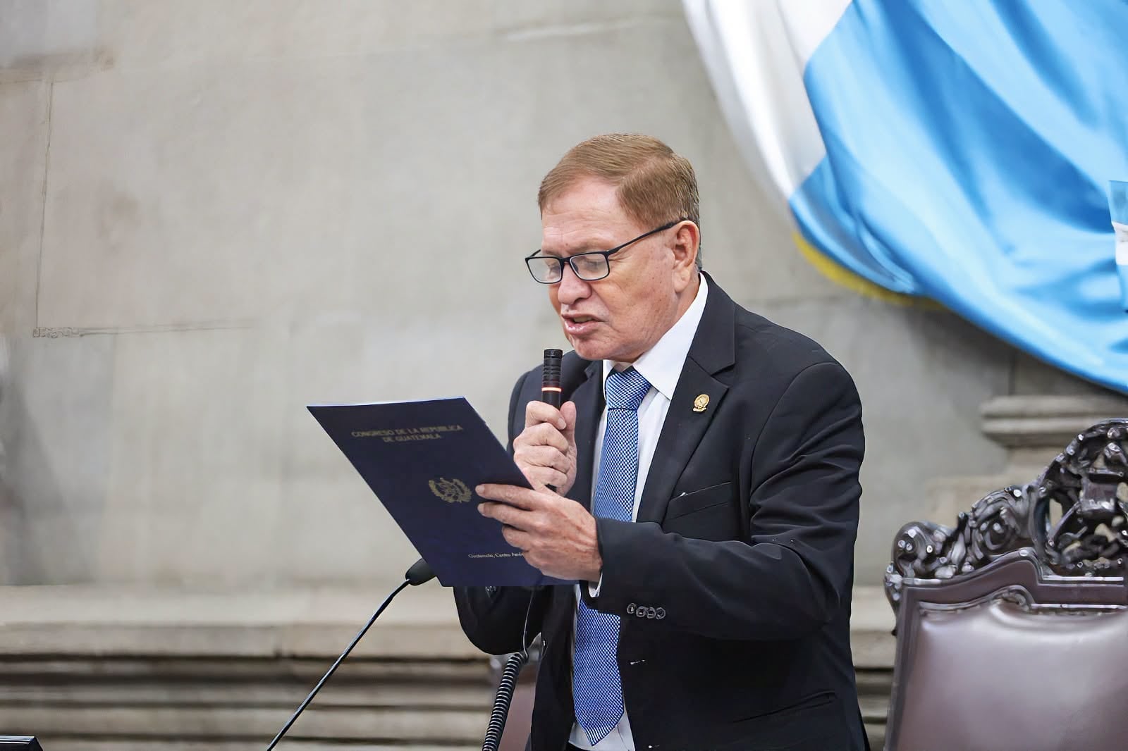 Luis Contreras, presidente del Congreso de Guatemala, rechazó las acusaciones de Rodrigo Arenas sobre narcopolítica y un supuesto complot para asesinarlo. (Congreso de Guatemala)
