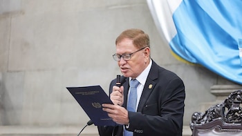 Presidente del Congreso de Guatemala tilda de “sicópata” y “enajenado mental” al director de República GT