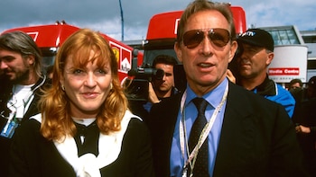 Muere a los 88 años Paddy McNally, exnovio de Sarah Ferguson y figura de la Fórmula 1: sus días en Ibiza y el refugio que le dio tras el escándalo de Epstein