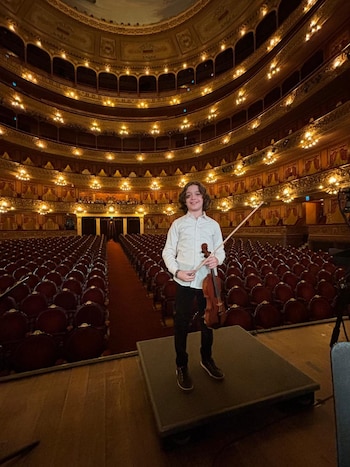 Marcos Carreras, en el enorme escenario del Teatro Colón