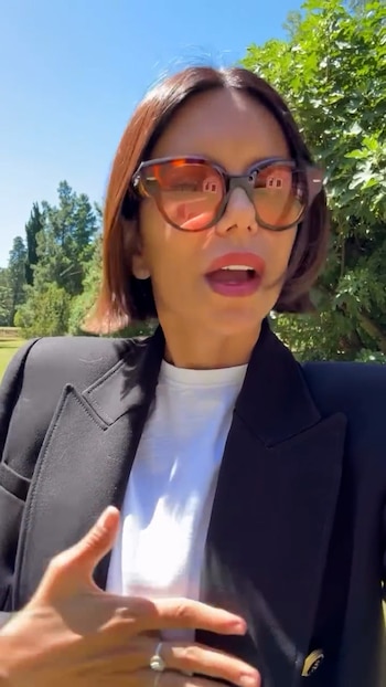 Daniela de Lucía rodeada por