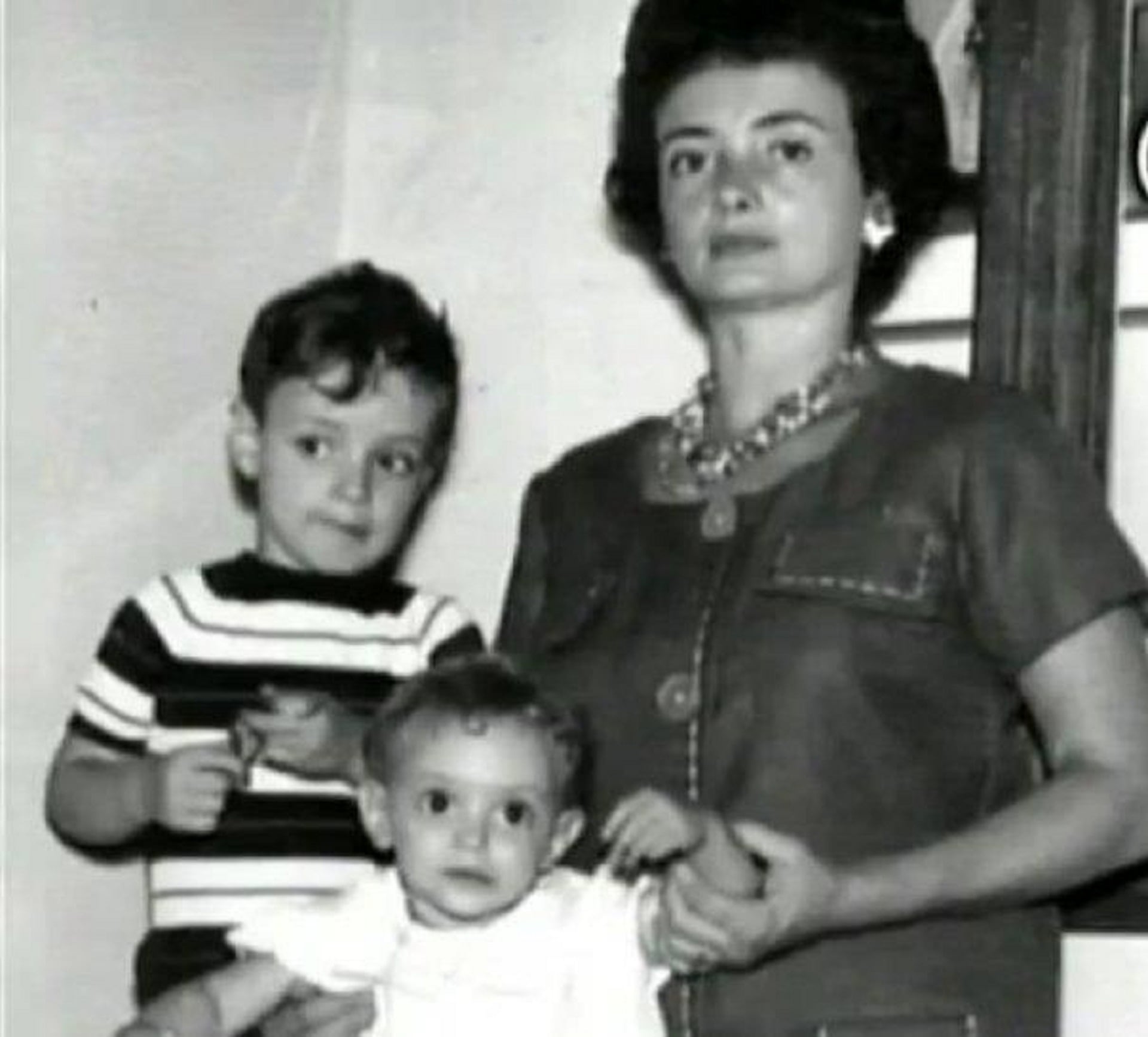 Gustavo y Laura Cerati con su mamá, Lilian Clark