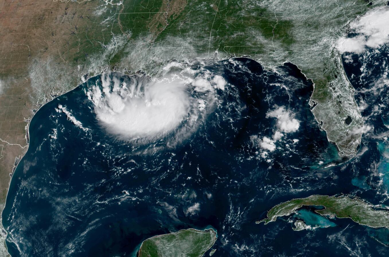 La tormenta tropical Edouard avanza por el golfo de México con previsión de causar lluvias intensas e inundaciones en sectores de Texas y Luisiana (NOAA)