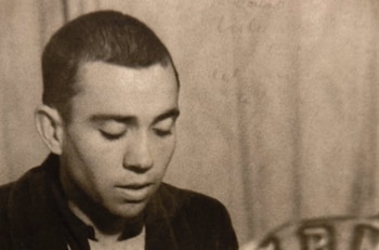 Miguel Hernández murió en 1942 enfermo de tuberculosis y, según su biógrafo, en la cárcel no había ni algodón para limpiar las heridas que le provocaba la enfermedad