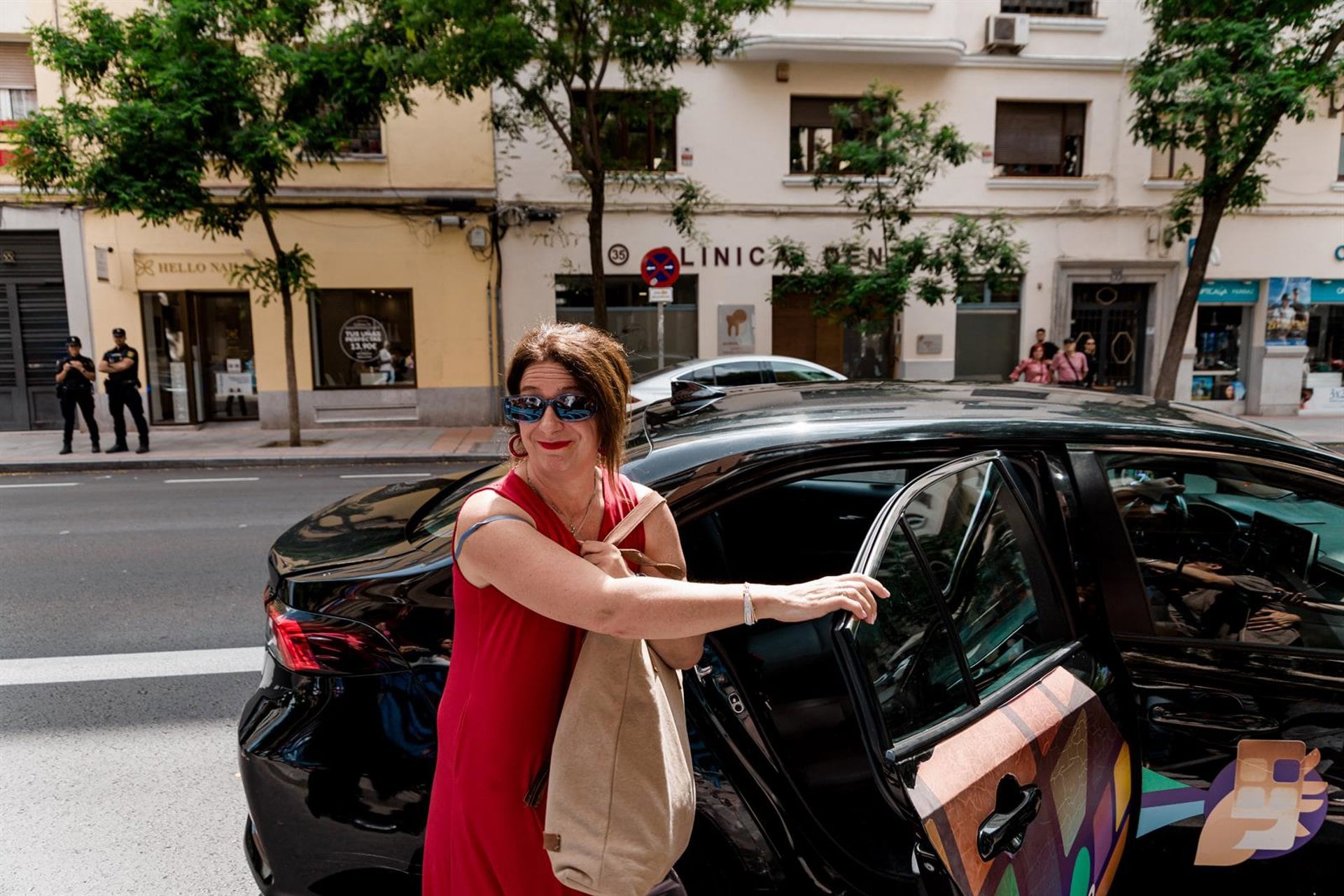 La exmilitante del PSOE Leire Díez en la sede del partido en Ferraz. (Europa Press)