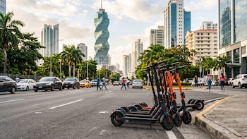Autoridades buscan regular la circulación de scooters y motocicletas en Panamá