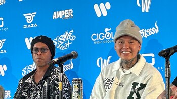 El cantante Blessd y la leyenda del fútbol Ronaldinho se unen en Florida para un "partido de estrellas"