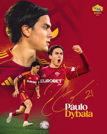 Un retrato de perfil de Paulo Dybala, una imagen del futbolista celebrando, y otra corriendo con un balón. Fondo rojo con el escudo de la Roma