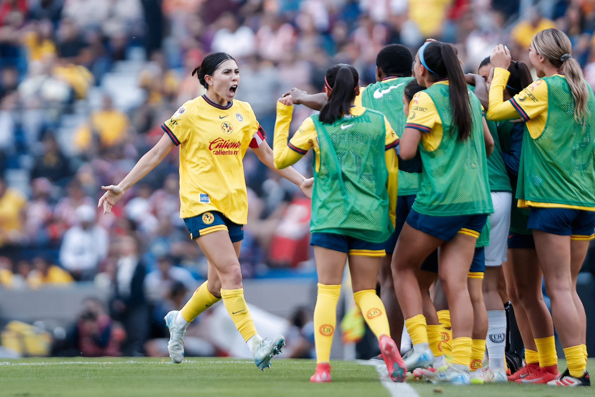 El DT mencionó que prefiere darle su espacio y que sea ella quien dé a conocer la noticia. (X / AmericaFemenil)