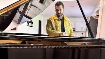 Sonero Luchito Muñoz lanza “Volver al Mañana” y une a músicos históricos de Rubén Blades con arquitectos de la timba