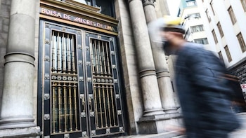 El Índice General de la Bolsa de Valores de Lima, el indicador más representativo de la plaza bursátil local, inició la jornada con un retroceso de 1,28%.
