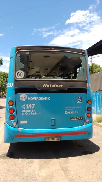 Los disparos también rompieron los