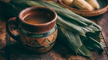 Infusión de elote, bebida natural, pelos de maíz, té tradicional, remedio casero. - (Imagen Ilustrativa Infobae)