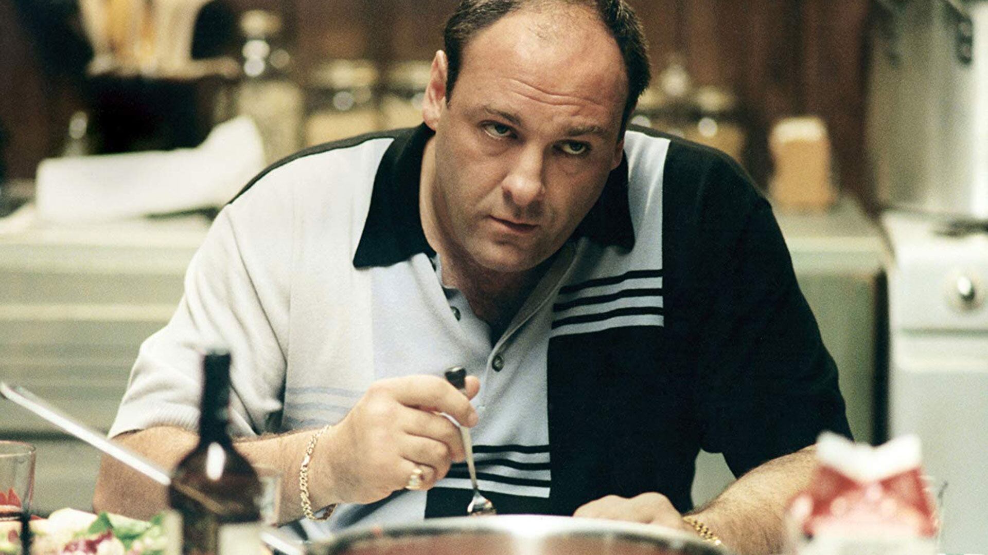 James Gandolfini, o lo que es igual: Tony Soprano, jefe de la mafia del Norte de Nueva Jersey. Eso de