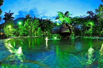Las aguas termales ofrecen espacios de relajación en medio de la selva tropical. Cortesía: La Fortuna Costa Rica
