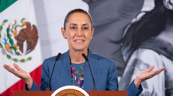 La mandataria critica que el dirigente del PRI busque apoyo de autoridades extranjeras y no del electorado, tras el recurso presentado ante el Departamento de Estado para castigar y retirar visas a integrantes del INE