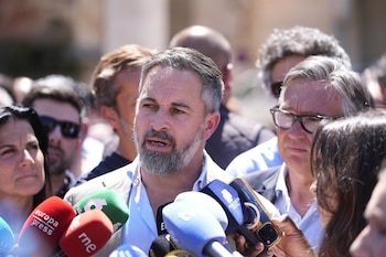 El presidente de Vox, Santiago Abascal, durante una declaración ante los medios en Jaén (Joaquín Corchero - Europa Press)