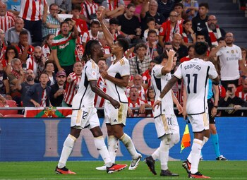 Bellingham celebra el gol en