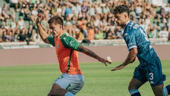 Racing vence a Banfield por