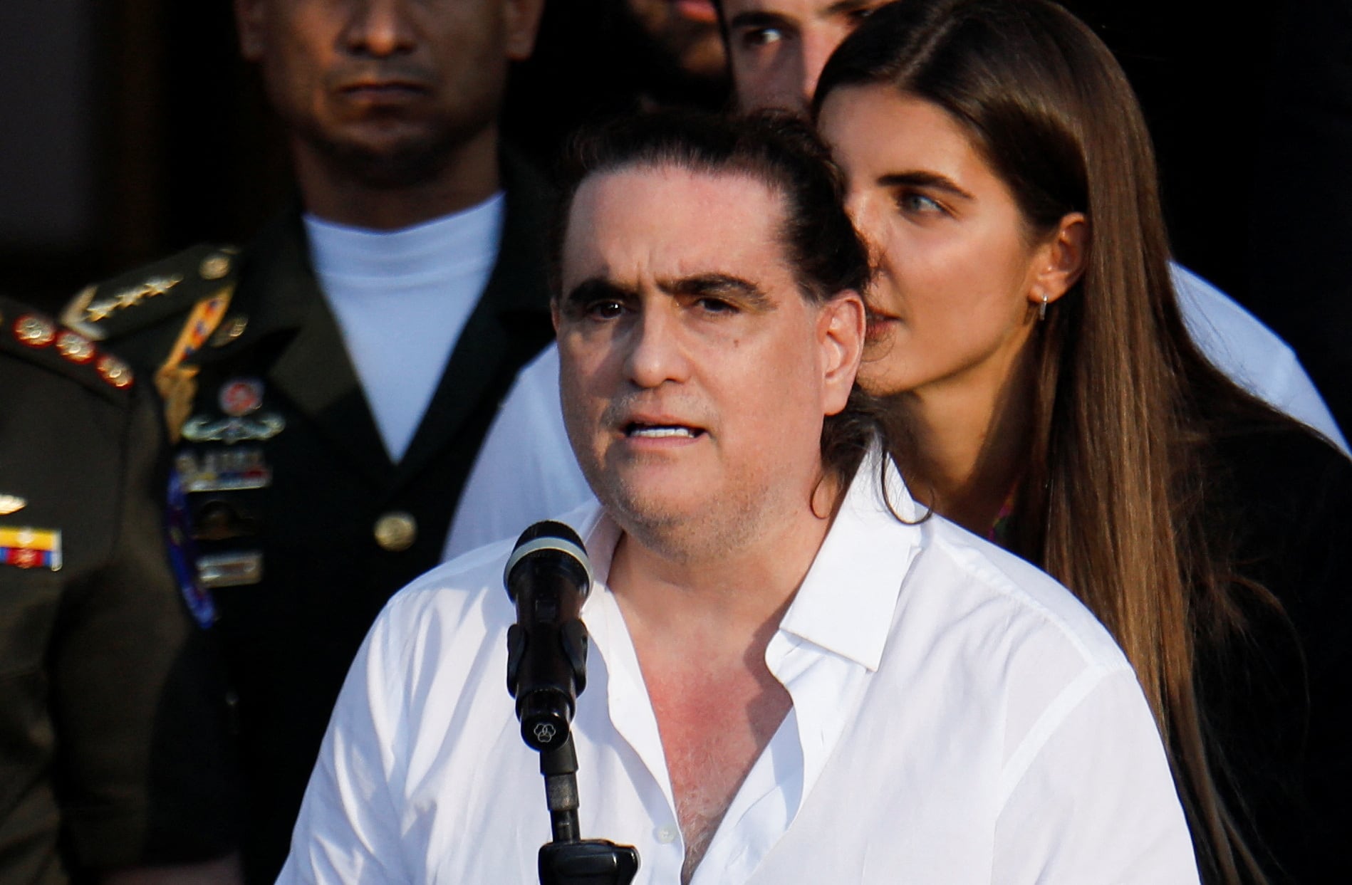 Alex Saab, quien ya enfrentó cargos de soborno en Estados Unidos, habla con los medios tras ser liberado por el gobierno estadounidense en el Palacio de Miraflores, en Caracas, Venezuela, el 20 de diciembre de 2023 (REUTERS/Leonardo Fernandez Viloria)