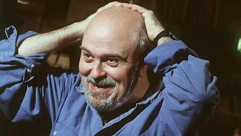 Osvaldo Soriano retrató en su obra la soledad y el fracaso como elementos centrales de la identidad argentina y forjó su poética explorando los márgenes sociales y convirtiendo al perdedor en protagonista ético