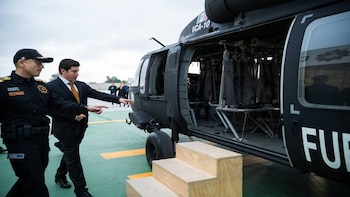 Helicóptero Black Hawk para blindar