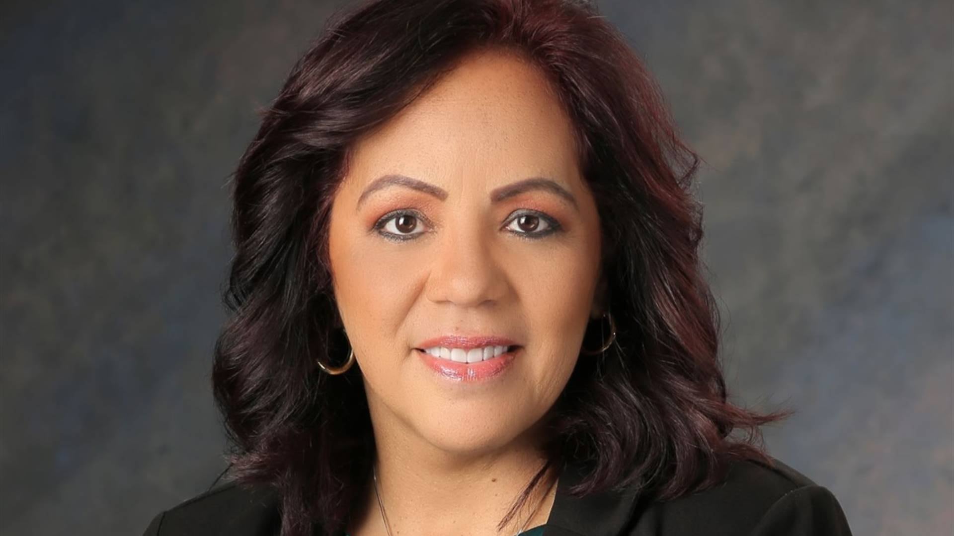 Arrestan en Florida a la alcaldesa de Kissimmee, Jackie Espinosa, por fraude y hurto mayor
