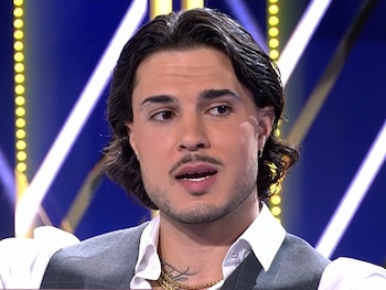 26/01/2024 CARLO COSTANZIA EN EL PLATÓ DE '¡DE VIERNES!'.
Carlo Costanzia se ha sentado esta noche en el plató de televisión de '¡De viernes!' y ha hablado abiertamente sobre las declaraciones que hizo para el programa la semana pasada. Lo primero que ha querido aclarar es que ha hablado con sus padres, quienes se quedaron muy sorprendidos por su testimonio y ambos le han animado a sentarse para que cuente su verdad.
EUROPA ESPAÑA SOCIEDAD
TELECINCO.ES