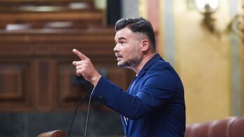 Rufián ve "de anormales" comparar