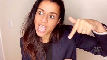 La comediante Sarah Cooper imitó