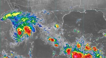 Mientras la Tormenta Tropical Norbert