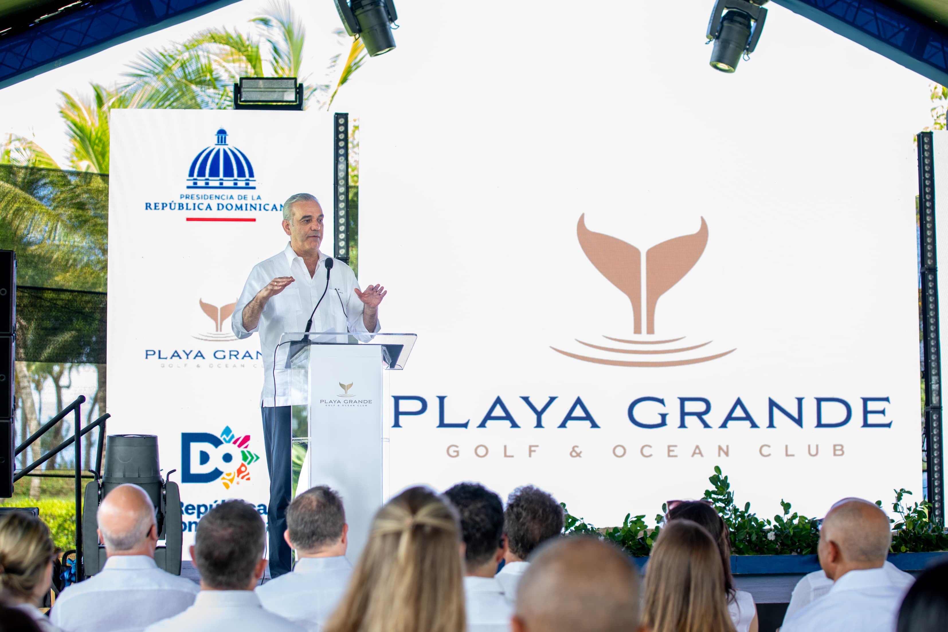 La construcción del aeropuerto de Playa Grande iniciará luego de la aprobación final de autoridades regulatorias nacionales y locales, según la Presidencia. (Cortesía: Presidencia de República Dominicana)