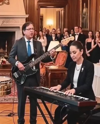 El presidente Gustavo Petro, por su parte, aparece tocando el bajo y asume el papel de vocalista del grupo - crédito @petrogustavo/X