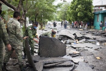 Miembros del ejército en una