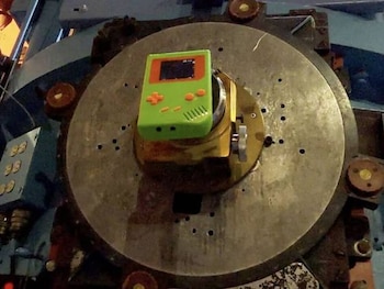 Graue adaptó la Game Boy Camera con lentes de montura C y un adaptador impreso en 3D para conectarla al telescopio Hooker de 60 pulgadas.