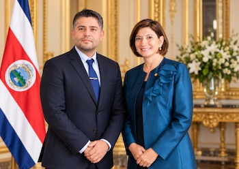 Las renuncias de Adriana Bolaños, viceministra de Relaciones Exteriores, y Christian Rucavado, viceministro de Economía, representan dos nuevas bajas en el Gobierno de Laura Fernández, a poco más de cinco meses de iniciar su administración. (Imagen ilustrativa Infobae)