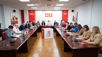 La Justicia declara improcedente el despido de la antigua secretaria de Txarli Prieto, exlíder del PSOE en Álava: llevaba 30 años en la organización
