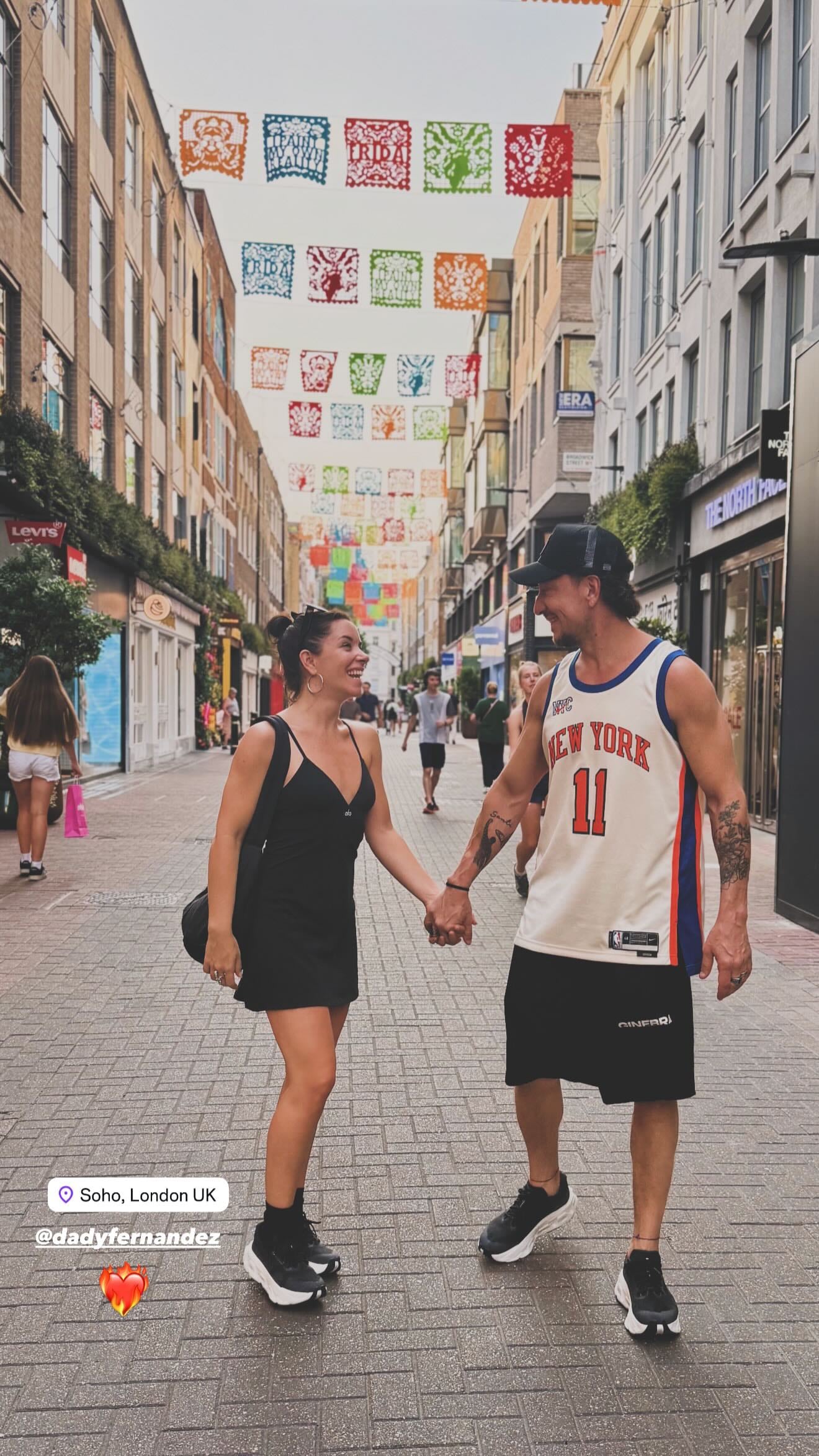Nico Vázquez y Dai Fernández de paseo por el Soho londinense