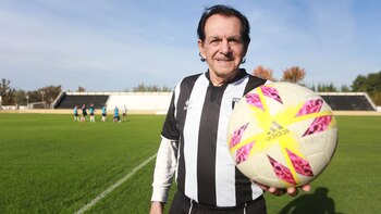 Murió Víctor Legrotaglie, leyenda del fútbol mendocino: el día que brilló ante el Santos de Pelé y su amistad con Locche