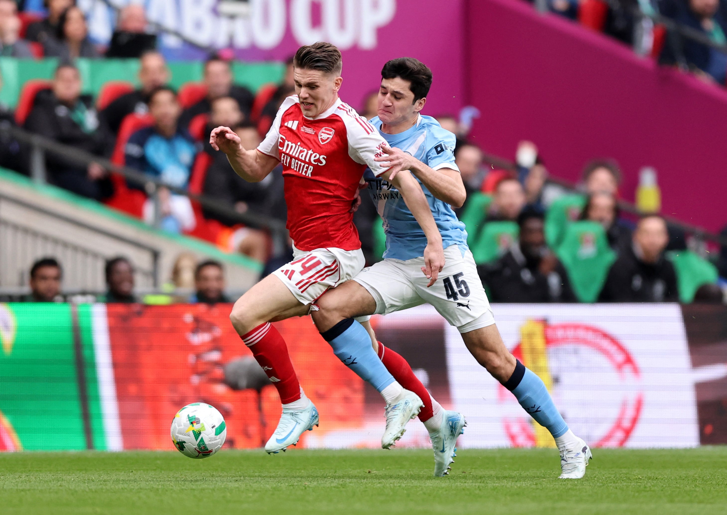 Abdukodir Khusanov fue uno de los más destacados en la final de la Copa de la Liga de Inglaterra que Manchester City ganó por 2-0 ante Arsenal-crédito David Klein/REUTERS